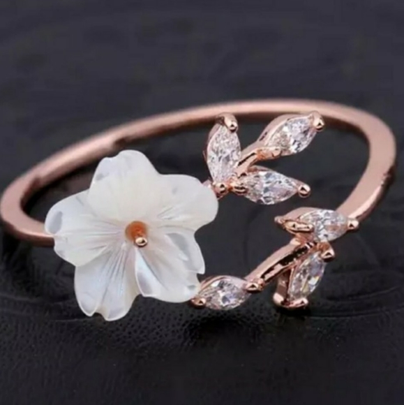 NEW 18k Rose Gold Flower Diamond Adjustable Ring - Picture 5 of 7